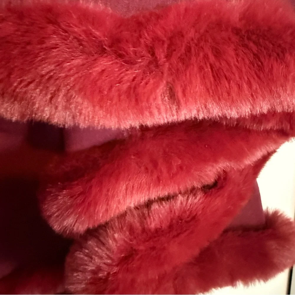 MARIGOLD KISS LUXURIOUS STUNNING OVERSIZED RED BURGUNDY FAUX FUR CAPE
